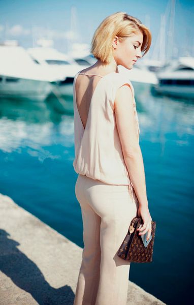 top de flecos con paillettes y escote a la espalda en tonos maquillaje en viscosa con un pantal&oacute;n de cintura stretch y pierna de elefante Patrizia Pepe - Pilar Olmo Boutique
